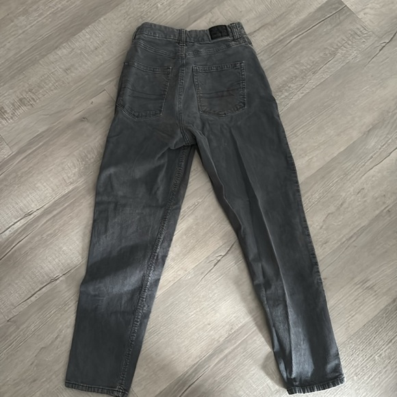 Size 4 American eagle bluish/grey curvy mom jeans! Worn maybe 4 times! - Picture 2 of 5